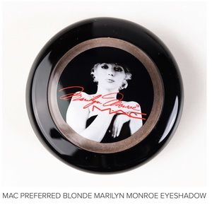 Mac Marilyn Monroe eyeshadow Preferred blonde